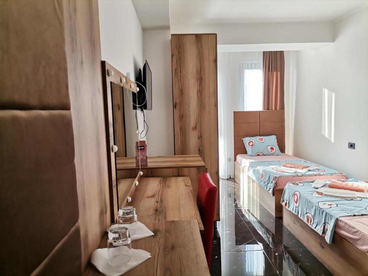Hotel Ema Tetovo Bagian luar foto